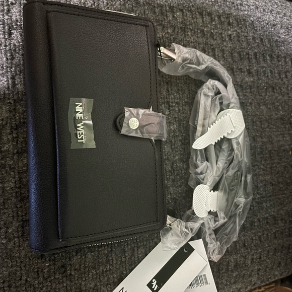 Nine West Elegant Black Clutch - Picture 1 of 13